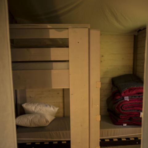 Tente en toile et en bois 5 personnes - CABANE PILOTIS
