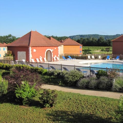 APARTMENT 4 people