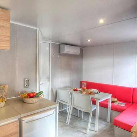 BUNGALOW 4 personnes - Mobil-home | Classic | 2 Ch. | 4 Pers. | Terrasse surélevée | 2 SDB | Clim. | TV