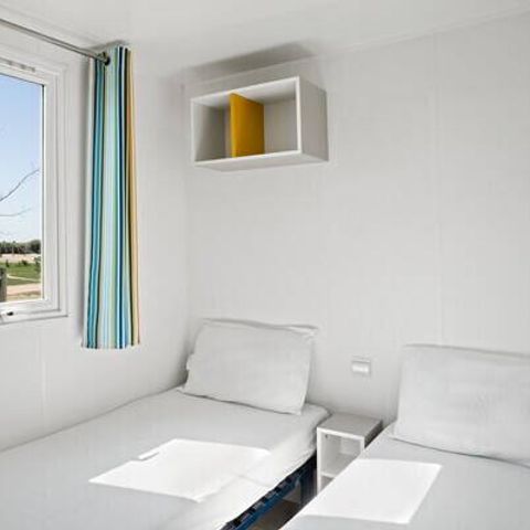 MOBILE HOME 4 people - Mobile-home | Classic | 2 Bedrooms | 4 Pers | Raised terrace | 2 bathrooms | Air conditioning | TV