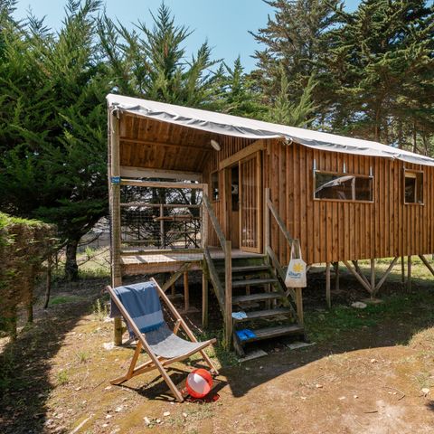 Safaritent 4 personen - Cabane Lodge Bois sur pilotis Standaard 34m² (2 kamers) inclusief 11m² overdekt terras + TV 4 pers.