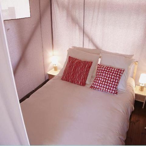 Safarizelt 4 Personen - Holzhütte Lodge auf Stelzen Standard 34m² (2 Zimmer), davon 11m² überdachte Terrasse + TV 4 Pers.