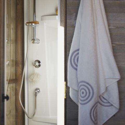 Safaritent 4 personen - Cabane Lodge Bois sur pilotis Standaard 38m² (2 kamers) inclusief overdekt terras 8m² 4 pers.