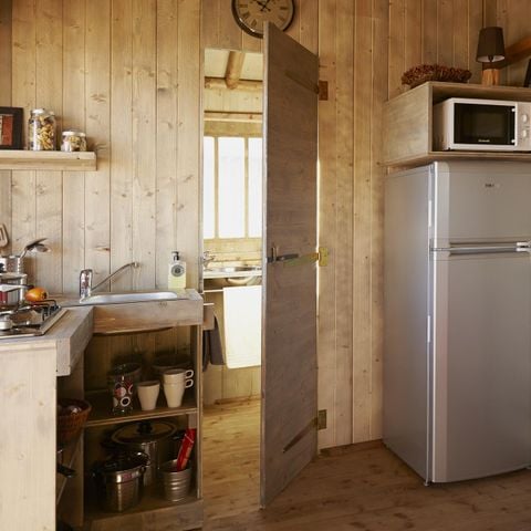 Safaritent 4 personen - Cabane Lodge Bois sur pilotis Standaard 38m² (2 kamers) inclusief overdekt terras 8m² 4 pers.