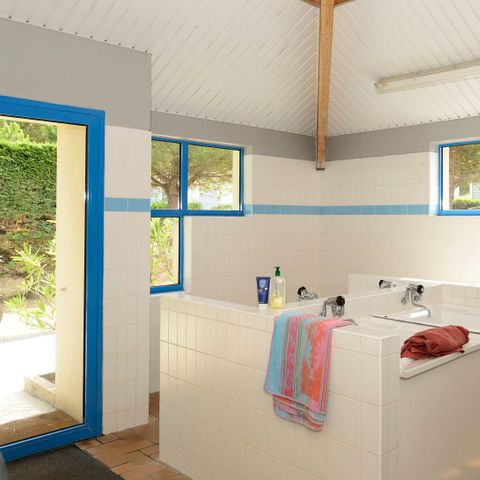 PIAZZOLA - Pacchetto comfort (1 tenda, roulotte o camper / 1 auto / elettricità 10A) 2 pers.