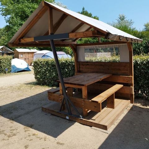 Kampeerplaats - Premium pakket: 10A kampeerplaats met Freecamp + elektriciteit voor 2/5 personen.