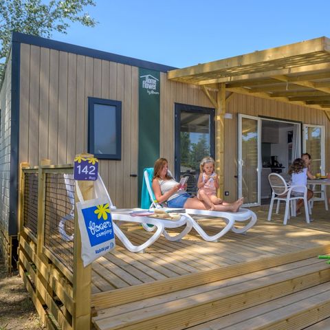 Stacaravan 6 personen - Homeflower Premium 35m² - 3 kamers - CLIM - Halfoverdekt terras - TV - Bedlinnenpakket - Handdoeken
