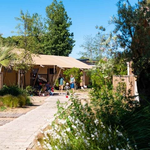 Tente en toile et en bois 6 personnes - LODGE Prestige CAMPING