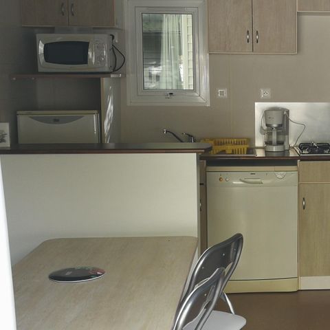 BUNGALOW 6 personnes - Mobilhome DUO - 2 chambres, 2 salles de bain, 2 WC, 1 canapé-lit, lave vaisselle, 43,5m² terrasse comprise 1/6 pers