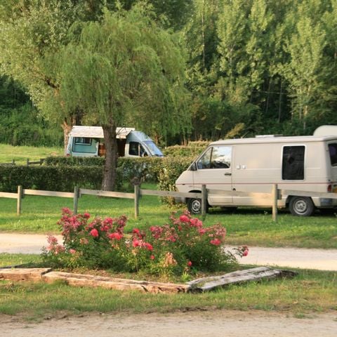 EMPLACEMENT - Emplacement Camping-car ou Van aménagé 1/6 pers