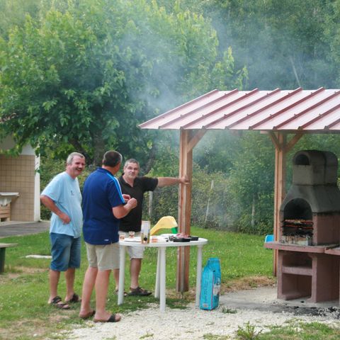 STAANPLAATS - Staanplaatsen voor campers of bestelwagens