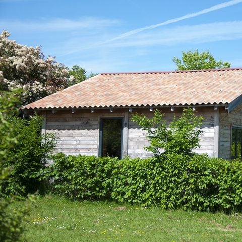 CHALET 6 personnes - Confort 50m² - 3 chambres + terrasse couverte + TV + four 