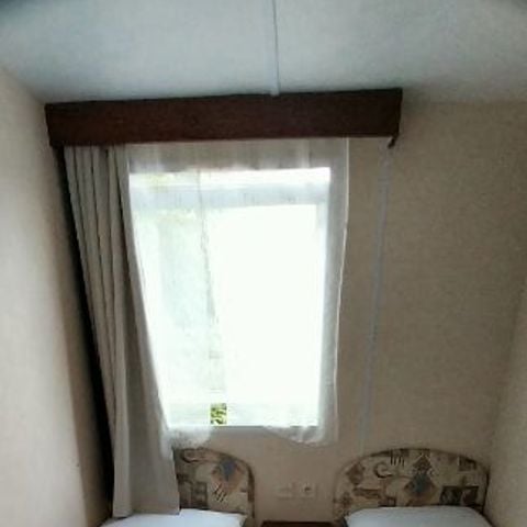 BUNGALOW 4 personnes - Nathalie et Didier, sous-location 2 chambres, terrasse couverte + TV