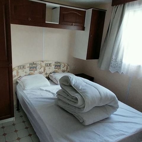 BUNGALOW 4 personnes - Nathalie et Didier, sous-location 2 chambres, terrasse couverte + TV