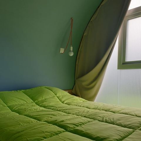 AUßERGEWÖHNLICHE UNTERKUNFT 4 Personen - Coco Sweet 17m² Seeblick - 2 Zimmer + halbüberdachte Terrasse (ohne Sanitäranlagen)