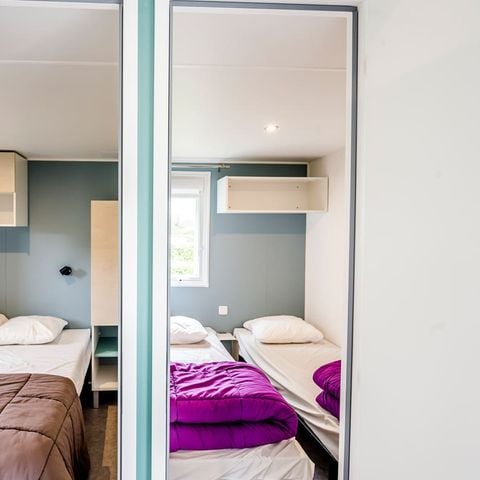 Stacaravan 8 personen - Comfortabele van 40 m² met uitzicht op het meer – - 4 slaapkamers - Overdekt terras - Tv