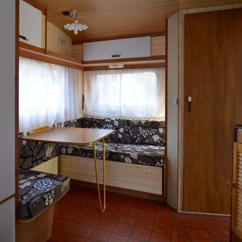 Wohnwagen 4 personen - (ohne Sanitäranlagen)