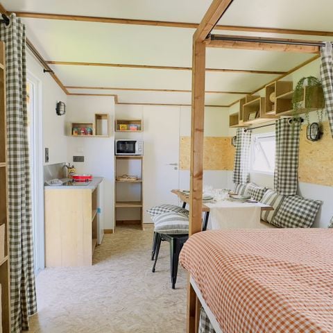 UNIEKE ACCOMMODATIE 2 personen - Karlotte Vue Mer Premium 23m² -2 kamers - Terras -TV -Klimaat - Plancha- met badkamer - Prijs voor 2 personen