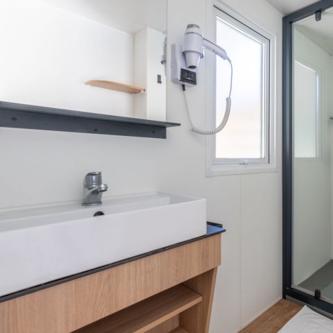 BUNGALOW 6 personnes - Homeflower Premium 35m² - 3 chambres - Terrasse - TV - Clim - Plancha