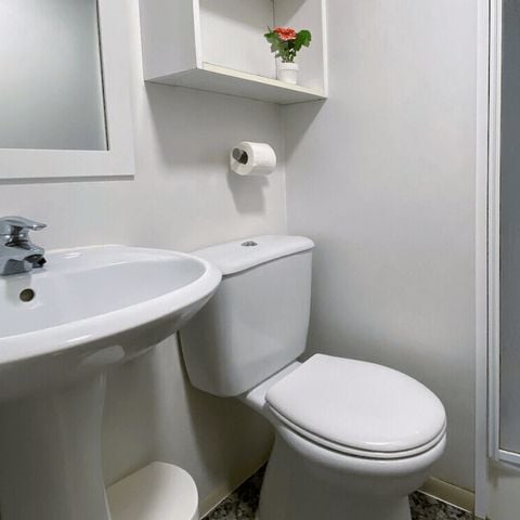 BUNGALOW 4 personnes - COTE D’AZUR (4 PAX) maximum 2 adults and 2 kids.