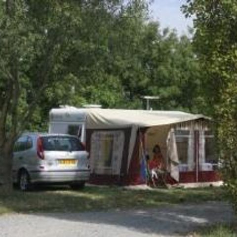 EMPLACEMENT - Forfait Nature (1 tente, caravane ou camping-car / 1 voiture)