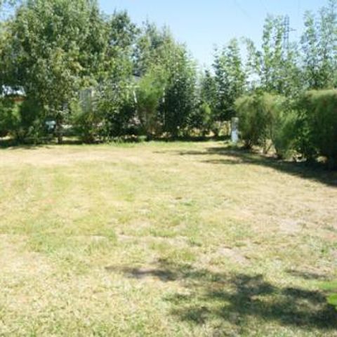 Stellplatz - Forfait Nature (1 Zelt, Wohnwagen oder Wohnmobil / 1 Auto)