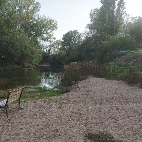 Pitch - Comfort package (1 tent, caravan or camper / 1 car / 10A electricity) + water connection