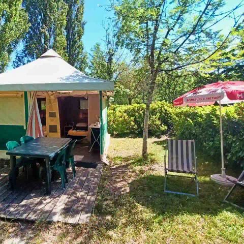 BUNGALOW TOILÉ 4 personnes - CONFORT (sans sanitaires)