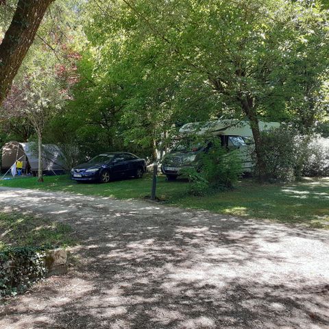 PLOT - BASIC pitch: 1 motorhome or 1 caravan without electricity