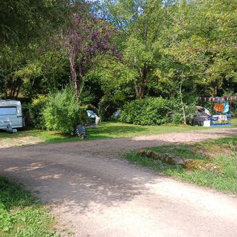 PLOT - Pitch PLUS: 1 motorhome or 1 caravan with electricity