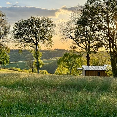 EMPLACEMENT - Emplacement de camping PREMIUM en prairie (avec elec.)