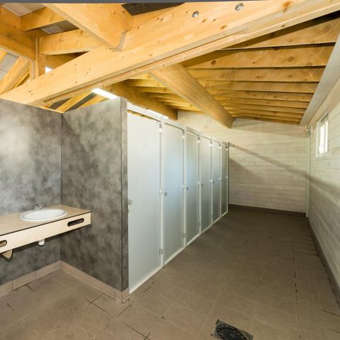 STAANPLAATS - Pakket: 1 voertuig, tent of caravan, elektriciteit