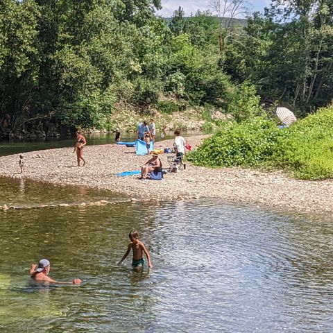 PIAZZOLA - FRONTE FIUME / SITO DI CONVENIENZA / 2 pers + TENDA o CARAVAN + ELETTRICITÀ + veicolo