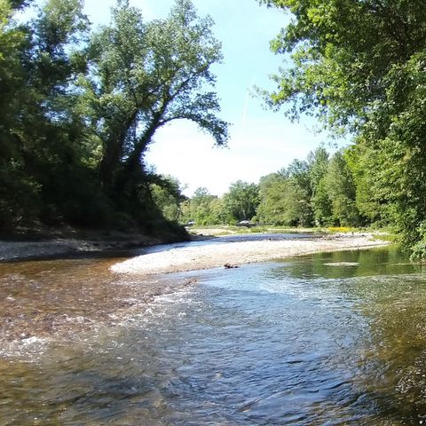 Pitch - RIVER FRONT / CONVENIENCE SITE / 2 pers + TENT or CARAVAN + ELECTRICITY + vehicle