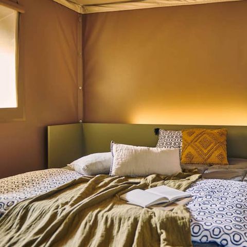 Tent van canvas en hout 4 personen - Jungle Lodge 2bed - badkamer
