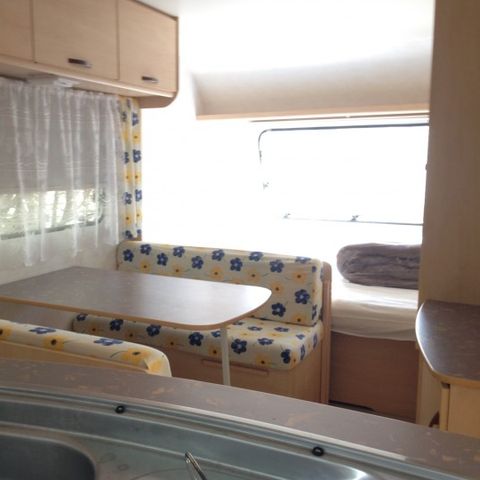 Wohnwagen 2 Personen - (ohne sanitäre Einrichtungen und ohne Wasser)