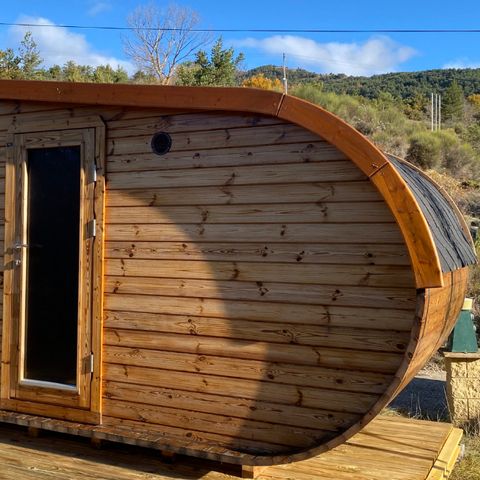 Accommodation 4 persons - Hobbit" cabin 10m² - 1 bedroom with air conditioning + terrace + dining area + private bathroom