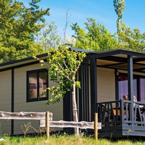 CHALET 5 people - Confort "Nouméa" 25m² - 2 bedrooms (Model 1) - Covered terrace + TV