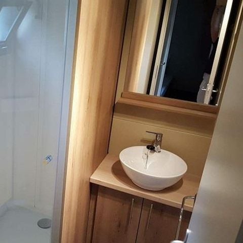 CHALET 5 people - Confort "Nouméa" 25m² - 2 bedrooms (Model 1) - Covered terrace + TV