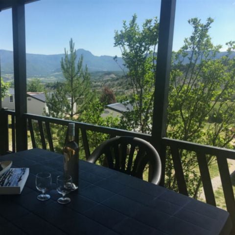 CHALET 5 people - Confort "Nouméa" 25m² - 2 bedrooms (Model 1) - Covered terrace + TV