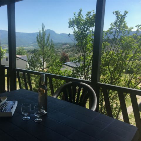 CHALET 5 people - Confort "Nouméa" 25m² - 2 bedrooms (Model 1) - Covered terrace + TV