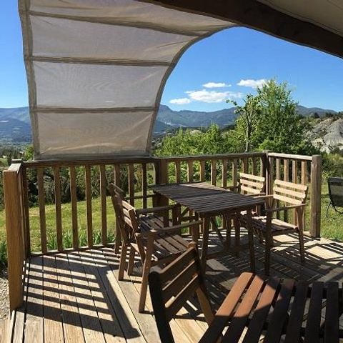 BUNGALOW 4 personnes - Premium "Patio" 37m² - 2 chambres - 2 salles de douche + Jardin privé + 2 TV + Nespresso