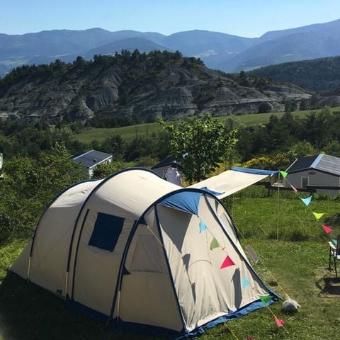 EMPLACEMENT - Forfait Confort - emplacement tente, caravane ou camping-car (1 voiture / électricité)