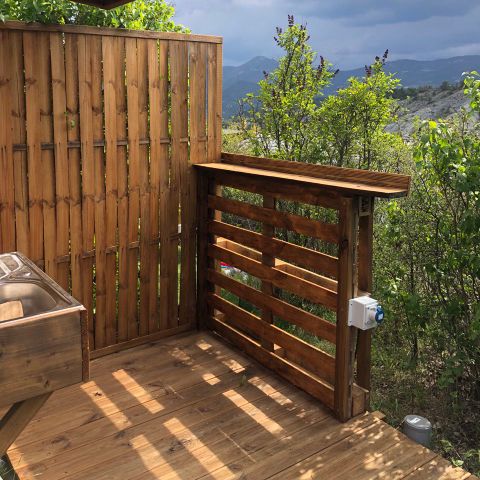 PARCELA - Paquete Premium - parcela con instalaciones sanitarias individuales (máximo 1 vehículo por parcela)