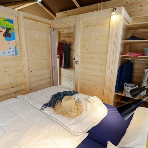 TIENDA DE LONA Y MADERA 5 personas - Tienda Safari Sunset + instalaciones sanitarias + aire acondicionado (6P)