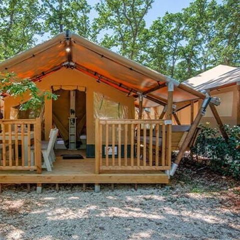 TIENDA DE LONA Y MADERA 5 personas - Tienda Super Lodge | 2 Dormitorios | 4/5 Pers. | Terraza elevada | Sin baño | Aire acondicionado.