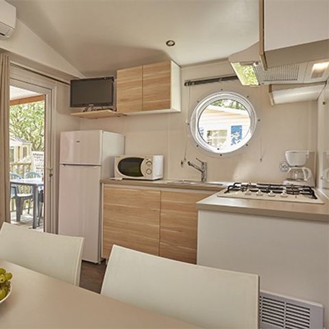 Stacaravan 6 personen - Klassiek | 3 slaapkamers | 6 pers | Verhoogd terras | Airconditioning | TV