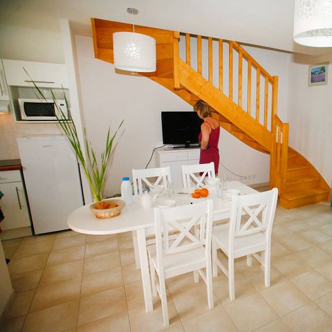 HOUSE 4 people
