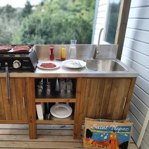 BUNGALOW 7 personnes - Salon Premium à 3 chambres avec cuisine extérieure