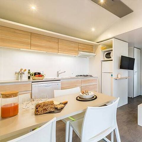 BUNGALOW 6 personnes - Mobil-home | Premium | 3 Ch. | 6 Pers. | Terrasse surélevée | Clim. | TV